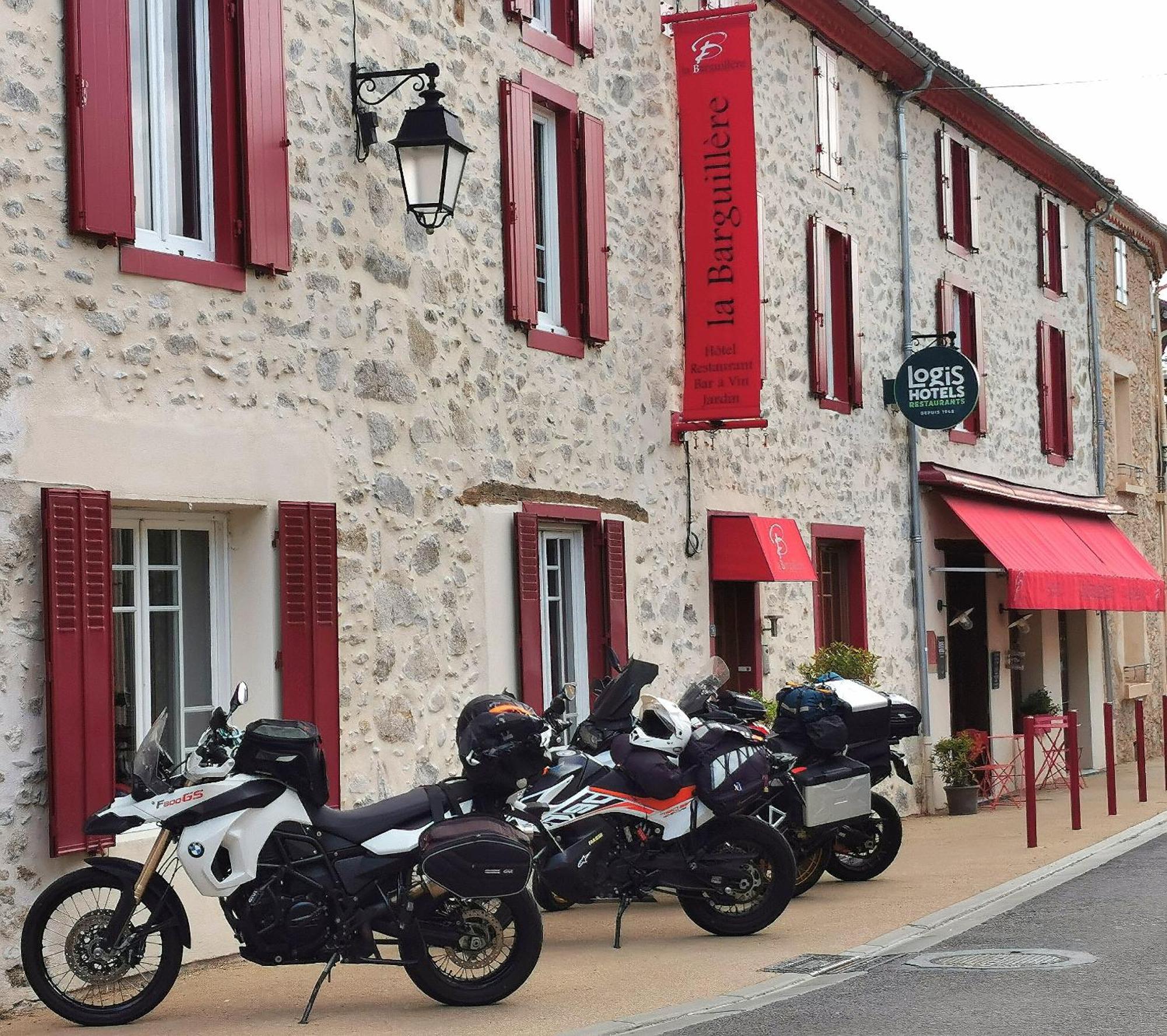 Logis Hotel Restaurant La Barguillere Saint-Pierre-de-Riviere Экстерьер фото